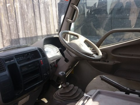 Toyota XZU307 Interior